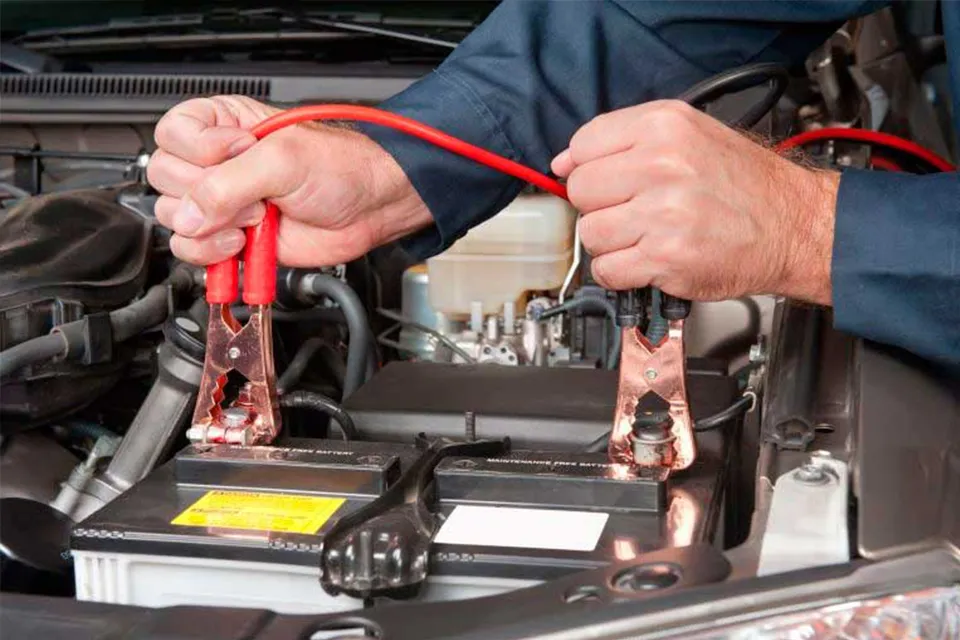 O que fazer quando a bateria do carro descarrega?