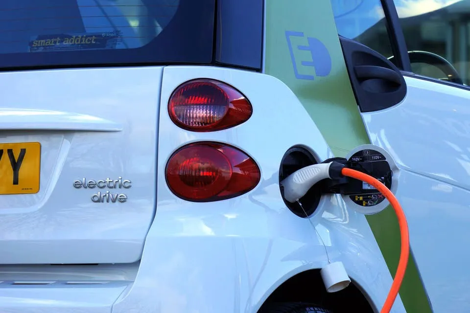 Por que os carros elétricos ainda não deslancharam no Brasil?