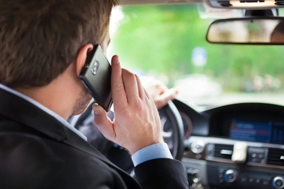 Celular e direção: uma combinação perigosa